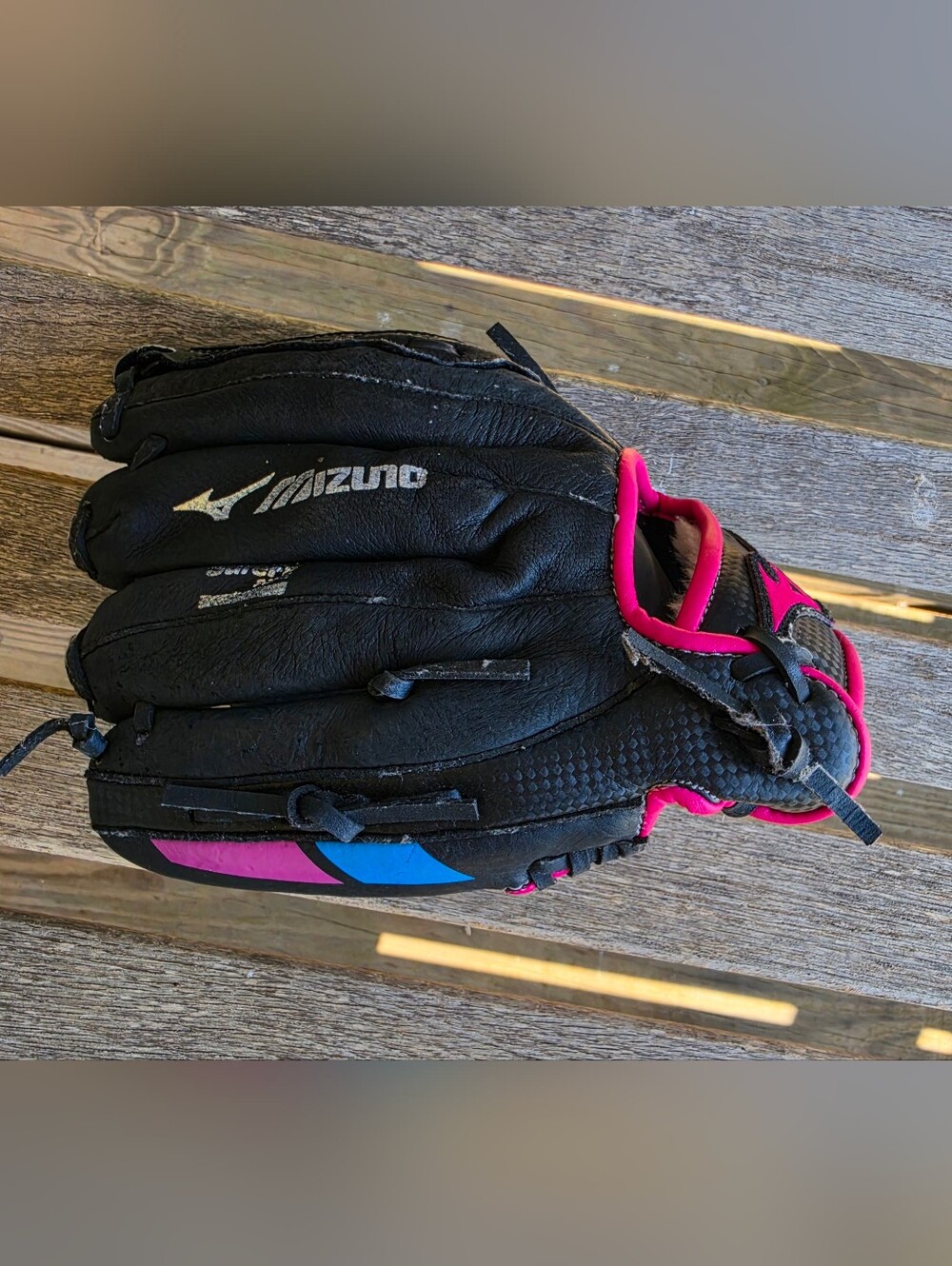 Mizuno Sure Fit Finch 10” Fastpitch Softball Glove GPP1005F2, Black W/ Pink Trim